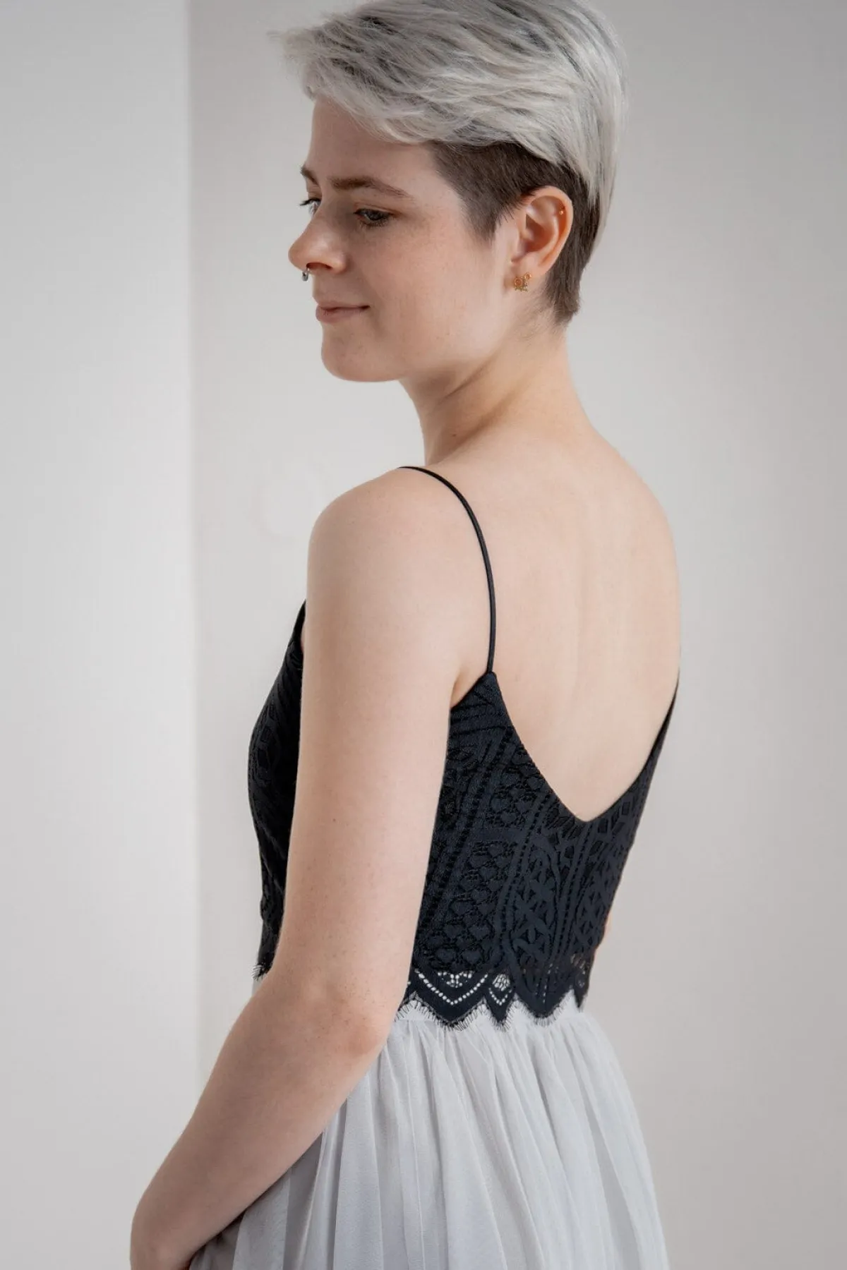 Kurzes Boho Top mit Bogenkante – Calista Cropped Black<noni Outlet