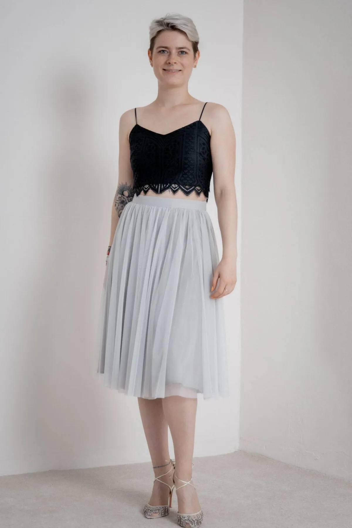 Kurzes Boho Top mit Bogenkante – Calista Cropped Black<noni Outlet