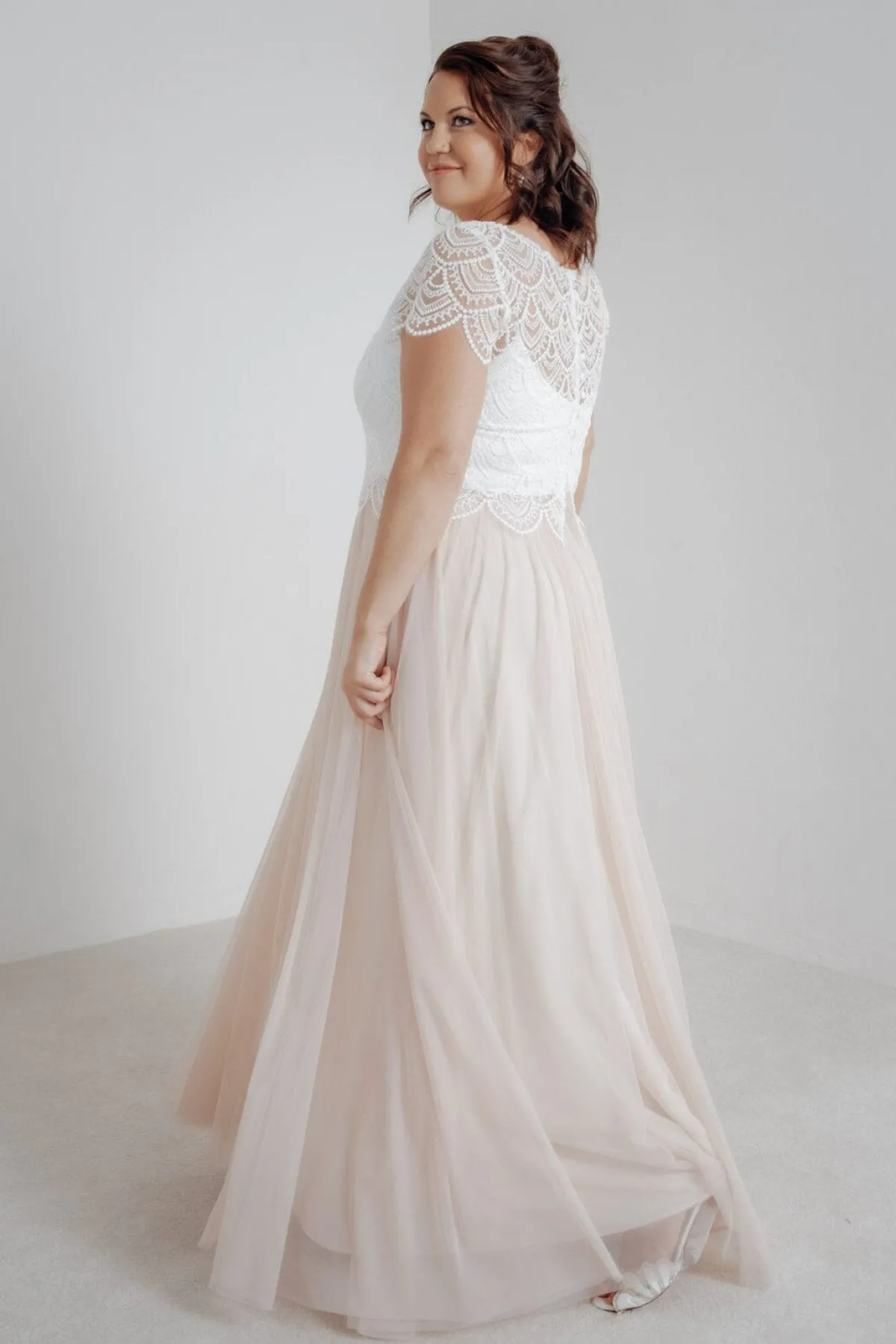 Langer Braut Rock aus fließendem Softtüll in Blush – India Curvy<noni Best