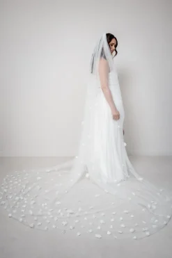 Langer Schleier mit Blüten | The<Perfect Bridal Company New
