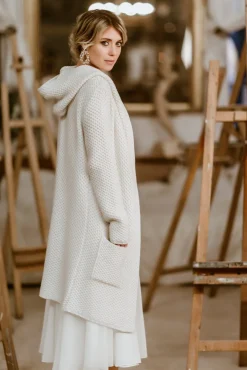 Leichter Brautmantel aus Strick mit Kapuze in Ivory<Zoe Ona Hot