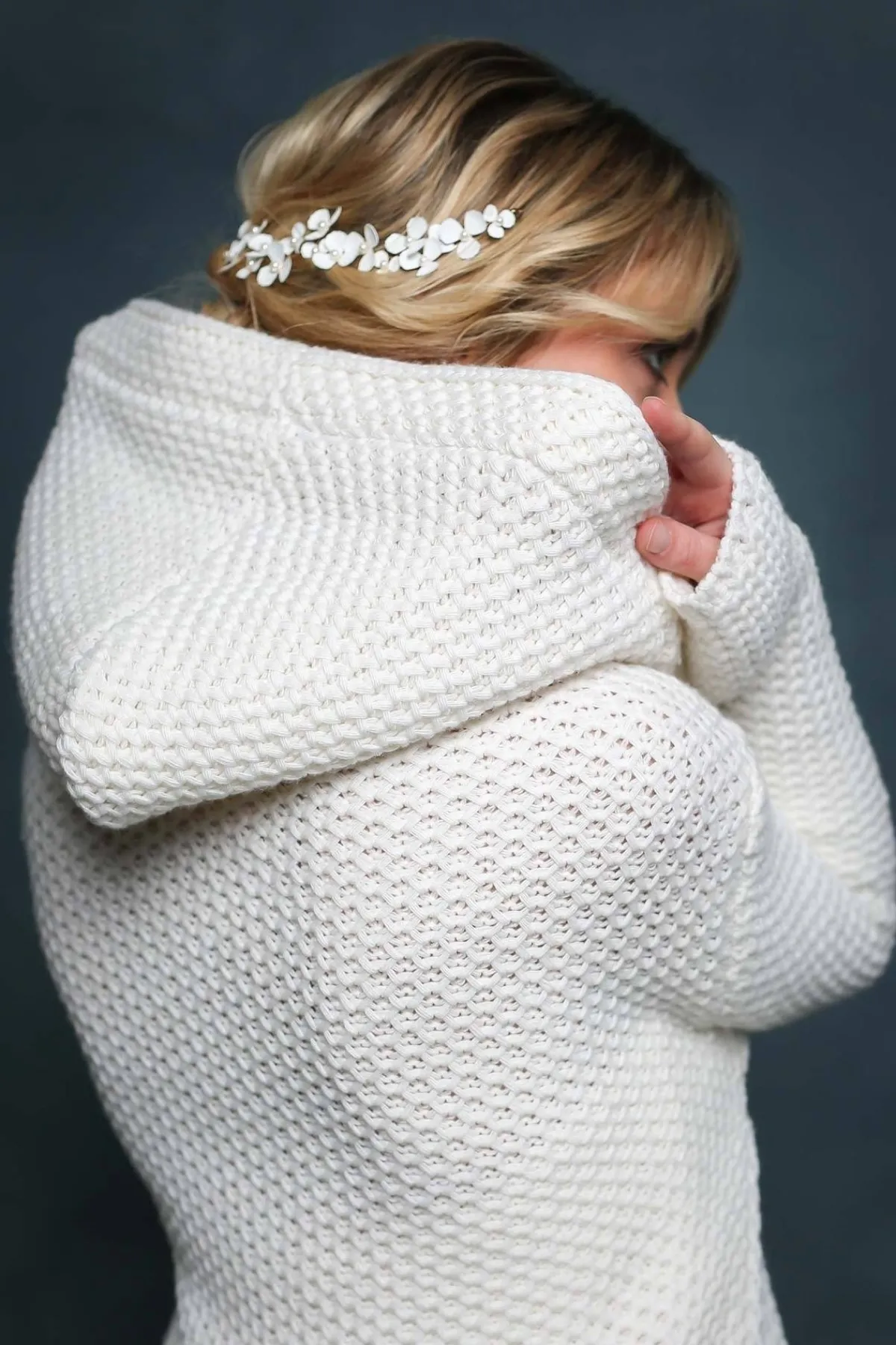Leichter Brautmantel aus Strick mit Kapuze in Ivory<Zoe Ona Hot