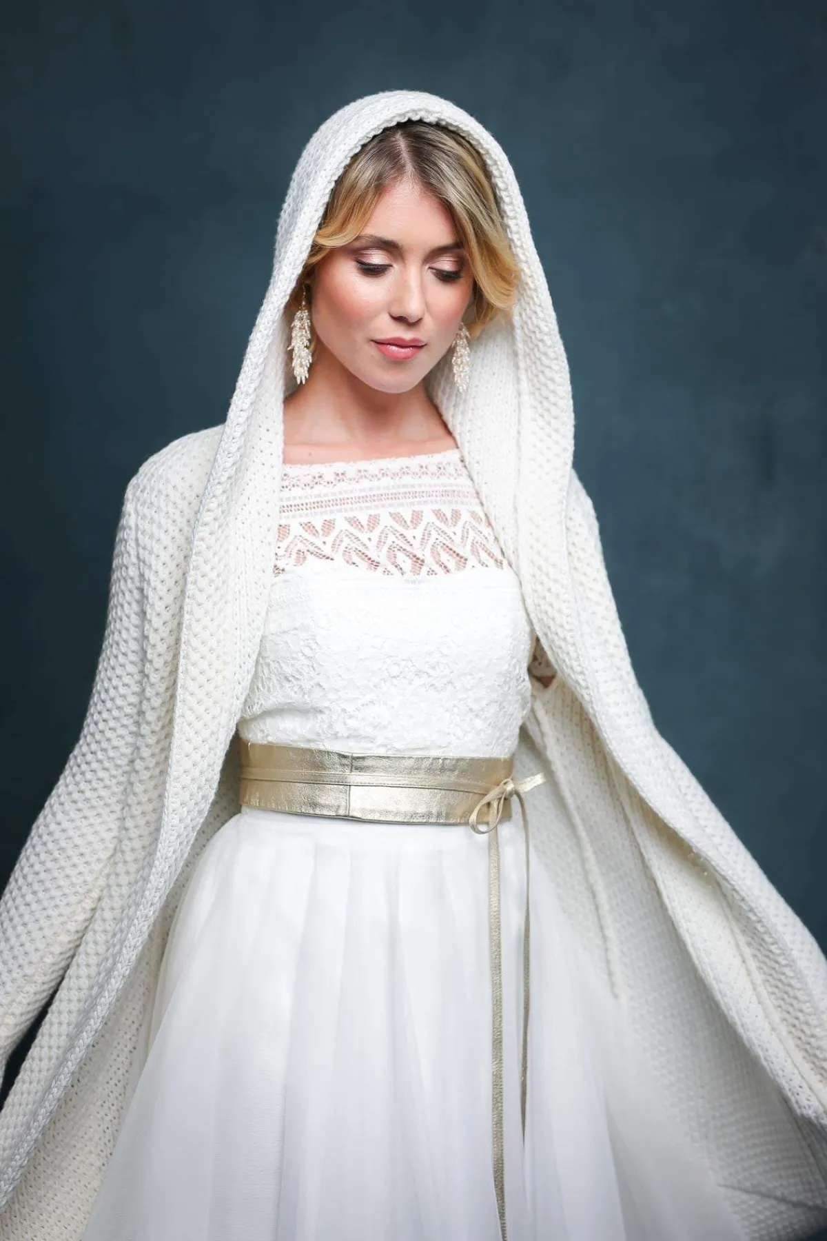 Leichter Brautmantel aus Strick mit Kapuze in Ivory<Zoe Ona Hot