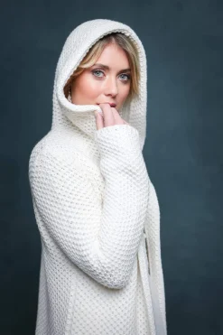 Leichter Brautmantel aus Strick mit Kapuze in Ivory<Zoe Ona Hot