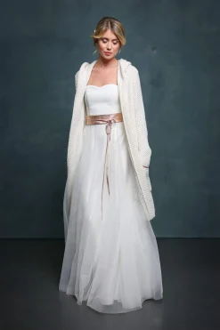 Leichter Brautmantel aus Strick mit Kapuze in Ivory<Zoe Ona Hot