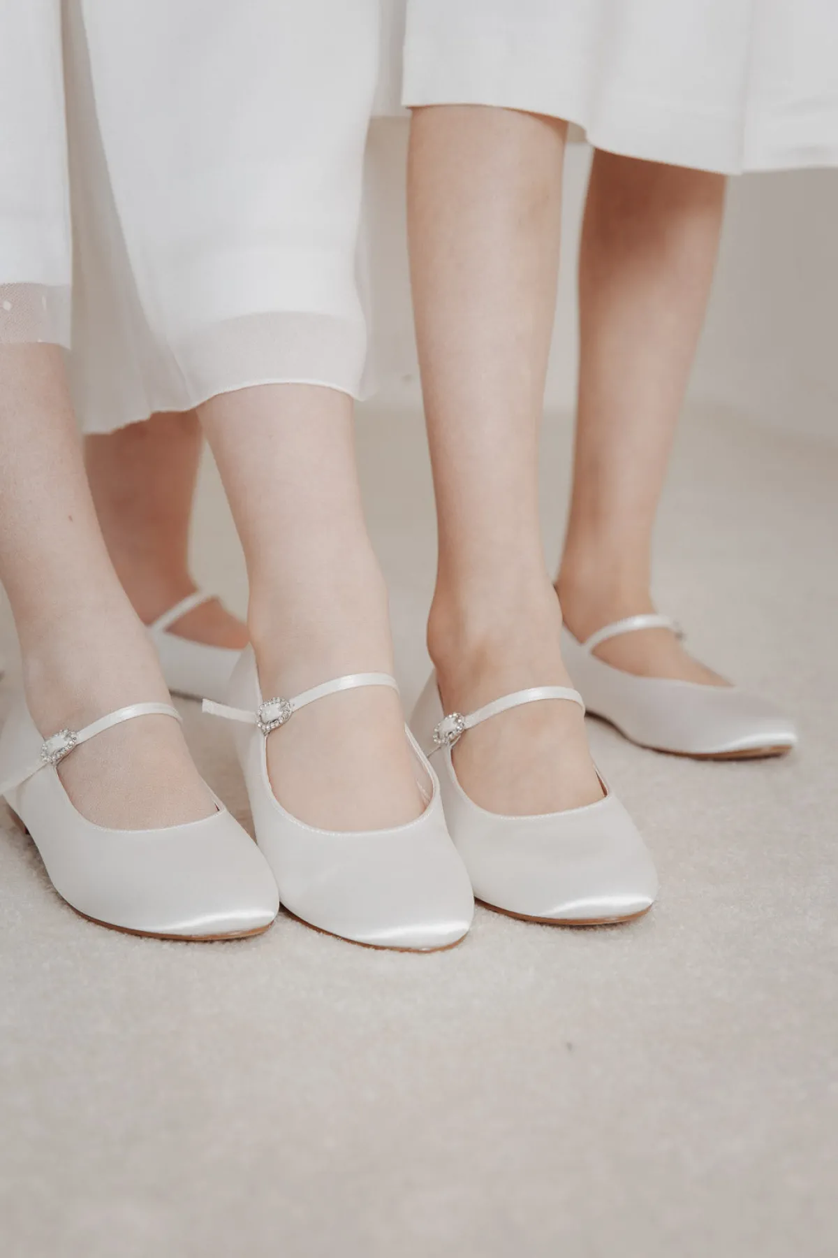 Mädchenballerinas mit Glitzerschnalle – Binx Ivory Satin<Elsa Coloured Shoes