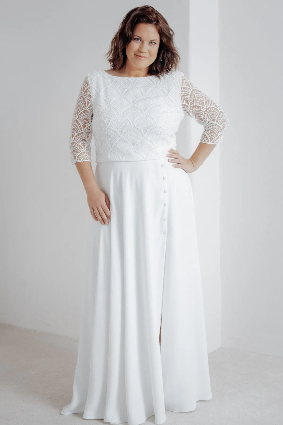 Plus Size Braut Rock mit Schlitz und Zierknöpfen – Eira Curvy<noni Clearance