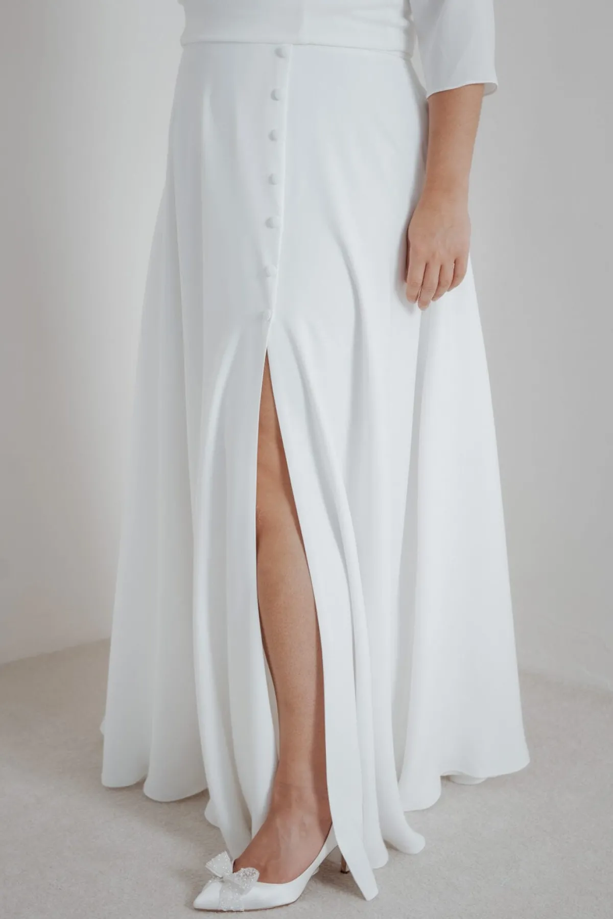 Plus Size Braut Rock mit Schlitz und Zierknöpfen – Eira Curvy<noni Clearance