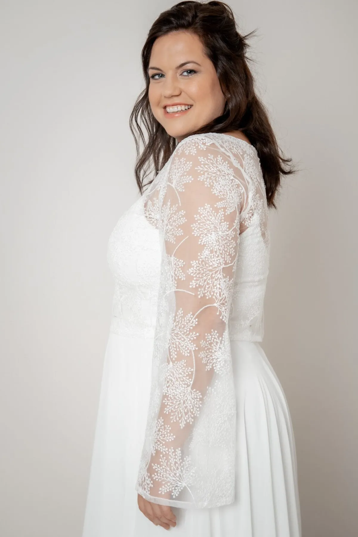 Plus Size Braut Top mit Trompetenärmeln – Safi Curvy<noni New