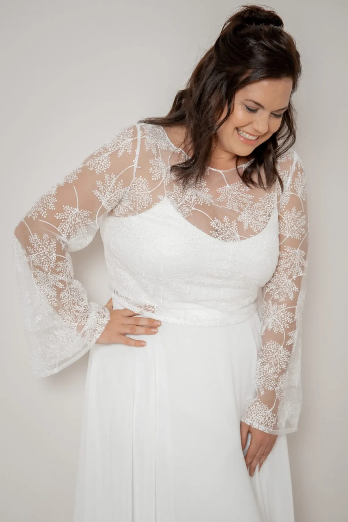 Plus Size Braut Top mit Trompetenärmeln – Safi Curvy<noni New