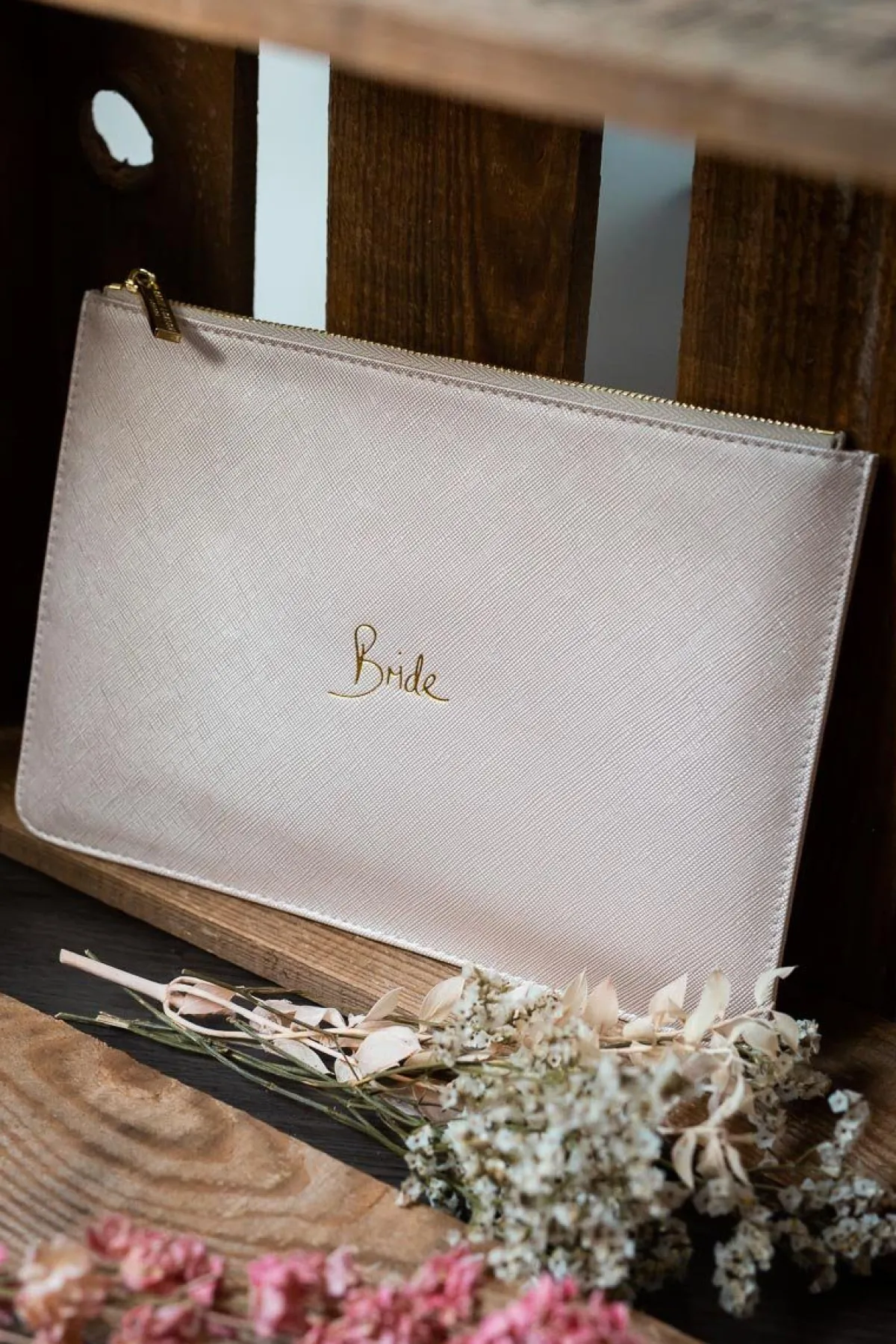 Pouch "Bride" in Metallic White –<Katie Loxton