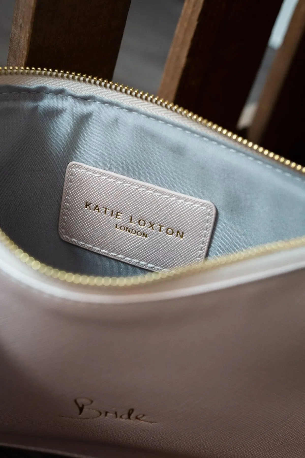 Pouch "Bride" in Metallic White –<Katie Loxton