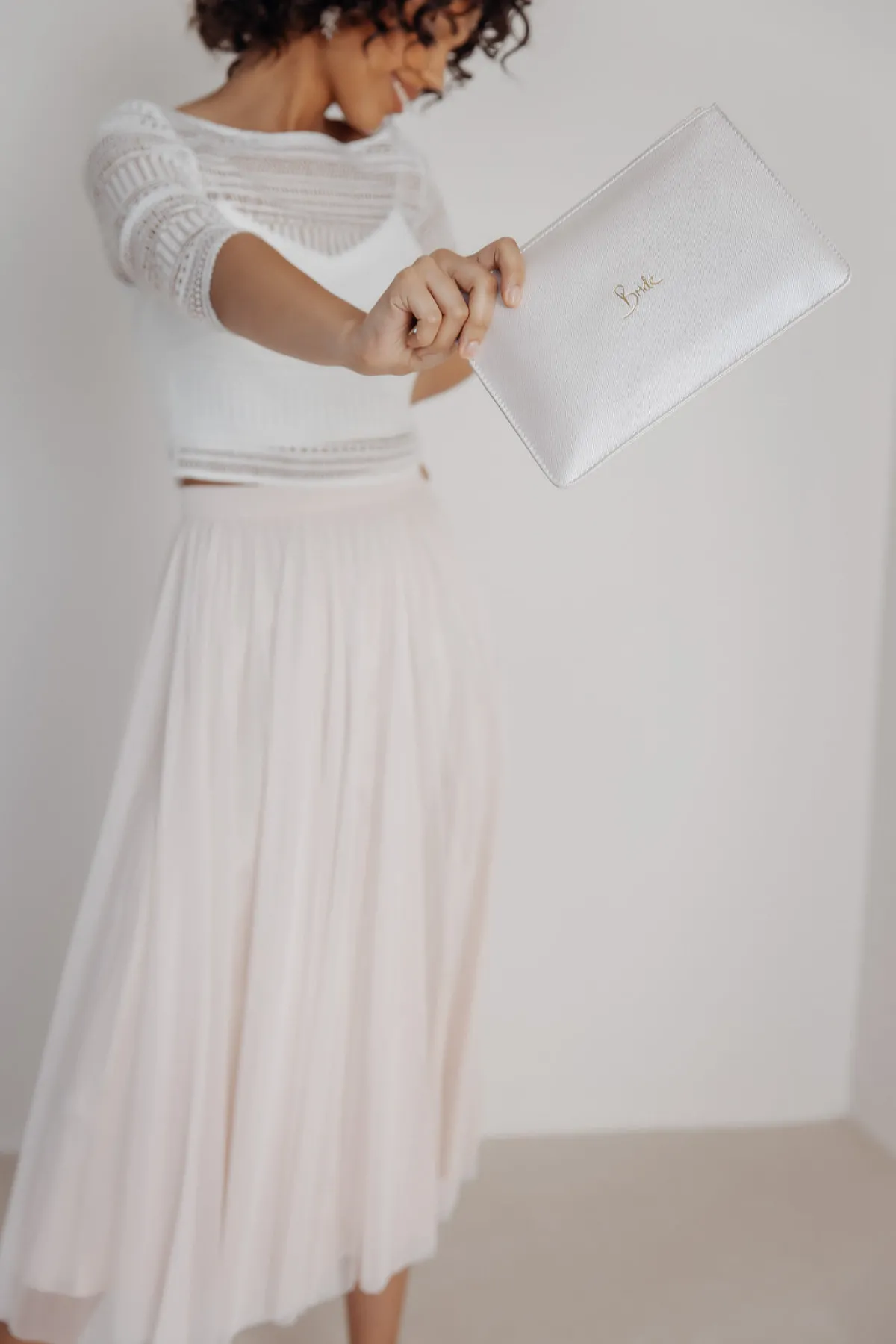 Pouch "Bride" in Metallic White –<Katie Loxton