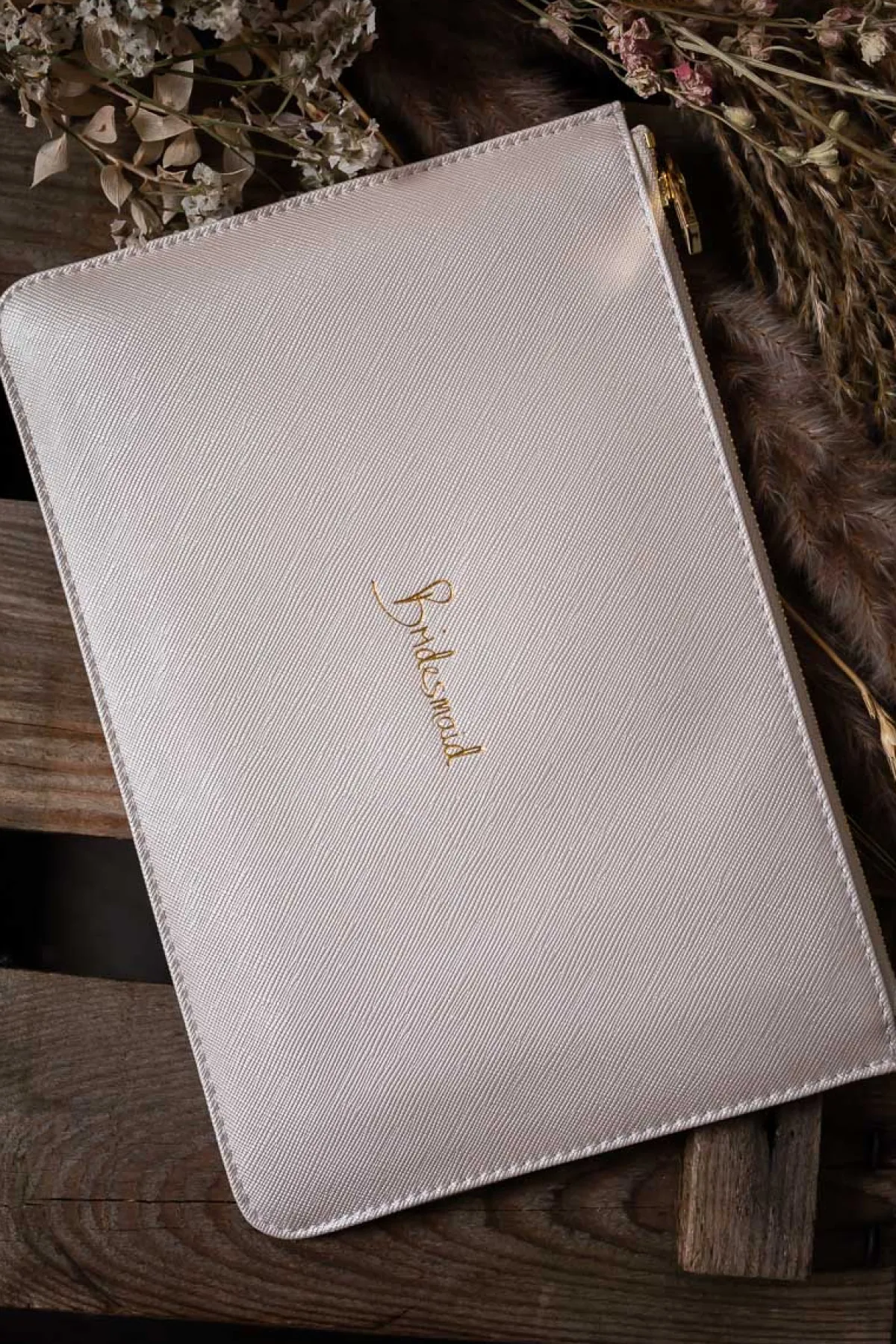 Pouch in Metallic White "Bridesmaid" –<Katie Loxton Clearance