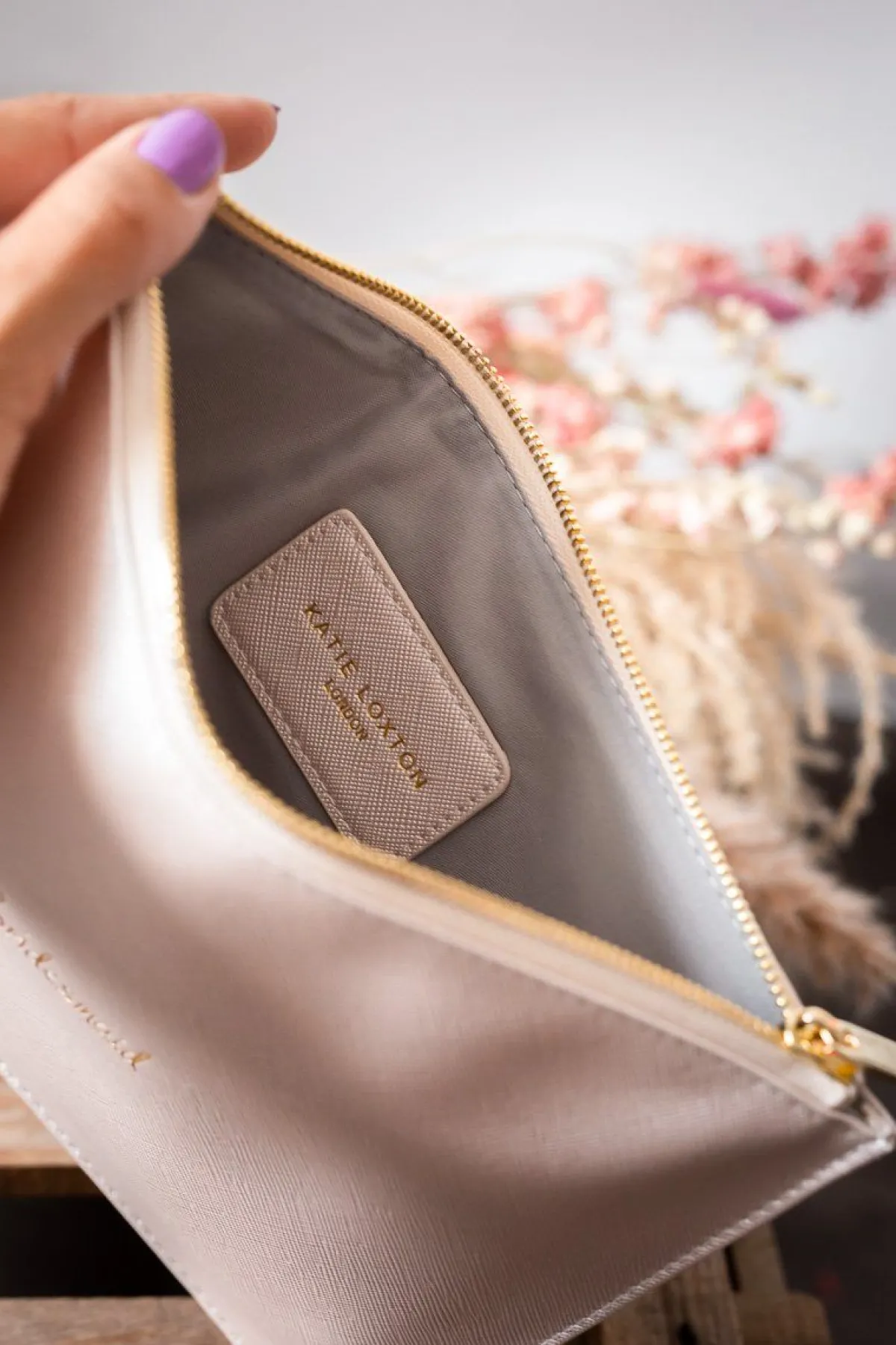 Pouch in Metallic White "Bridesmaid" –<Katie Loxton Clearance