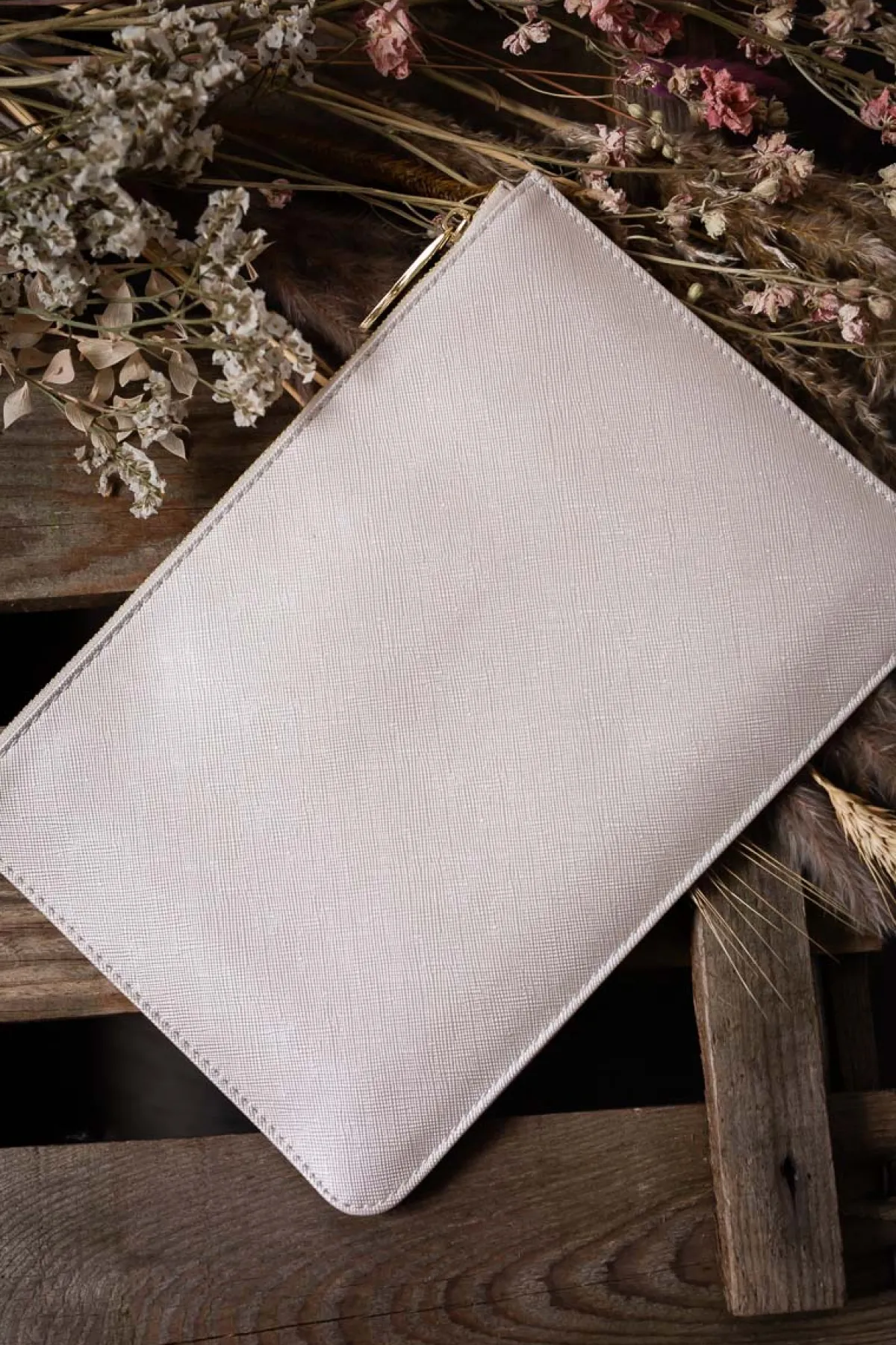 Pouch in Metallic White "Bridesmaid" –<Katie Loxton Clearance