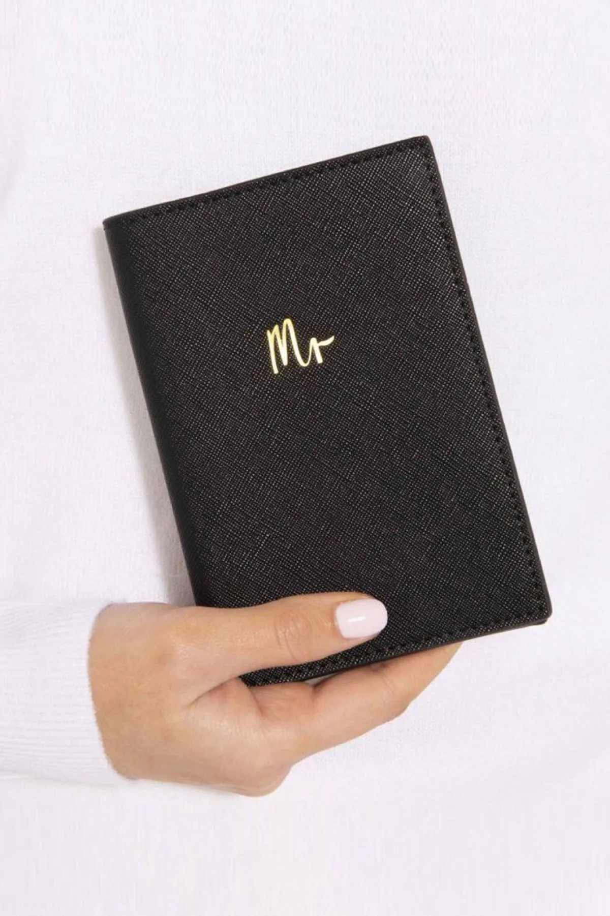 Schwarze Reisepasshülle für den Bräutigam –<Katie Loxton Best