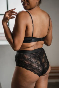 Schwarzer Plunge-BH aus Spitze<Understatement Sale