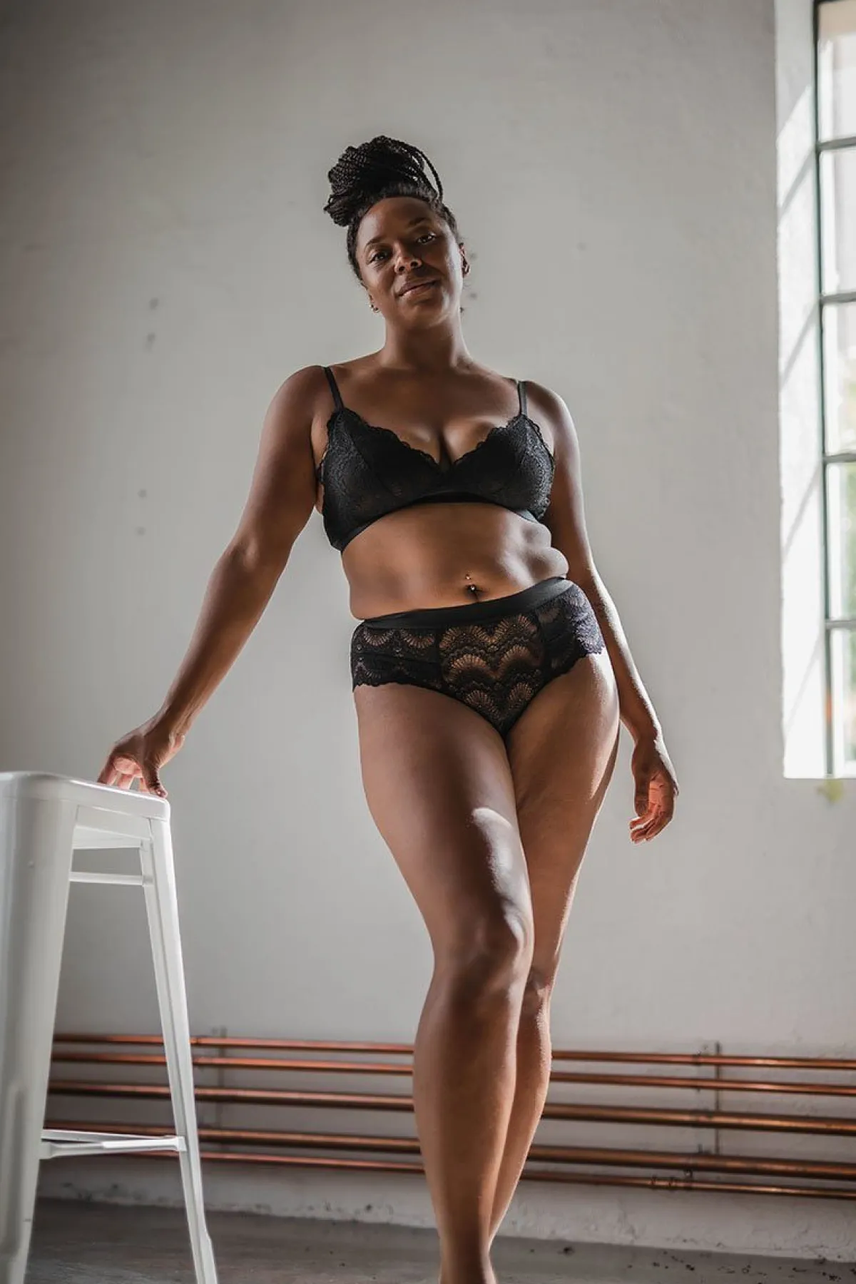 Schwarzer Spitzen-String im High-Waist-Look<Understatement Sale