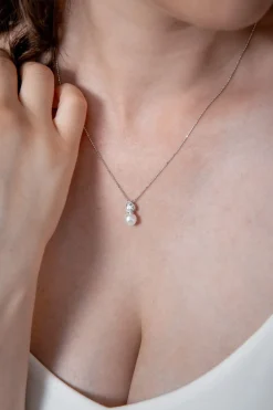 Silberne Halskette mit Anhänger<Weise