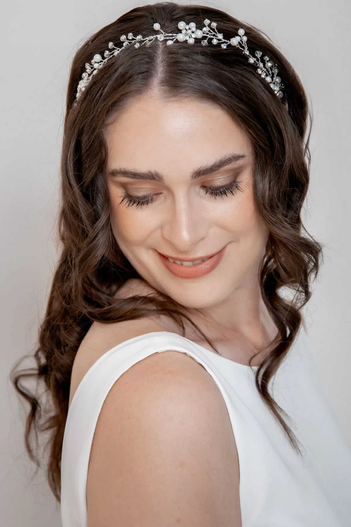 Silberner Haardraht mit Schmuckperlen und Strass<Weise Hot