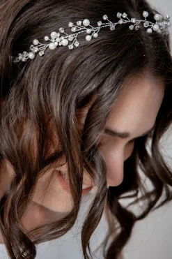 Silberner Haardraht mit Schmuckperlen und Strass<Weise Hot