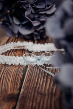 Strumpfband mit blauer Schleife und kleinem Strass-Stein<Poirier Discount