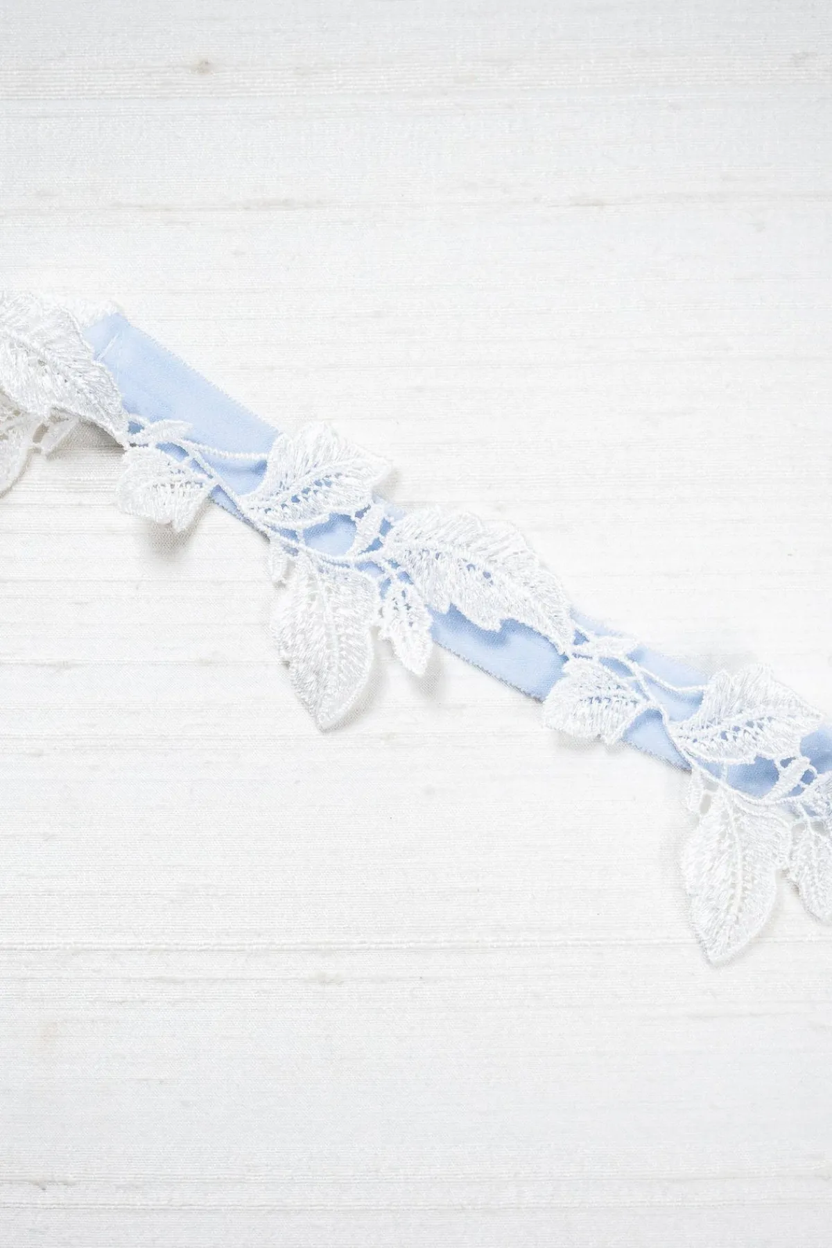 Strumpfband mit "Etwas Blauem" im Botanik Stil – Tempête<Davie & Chiyo