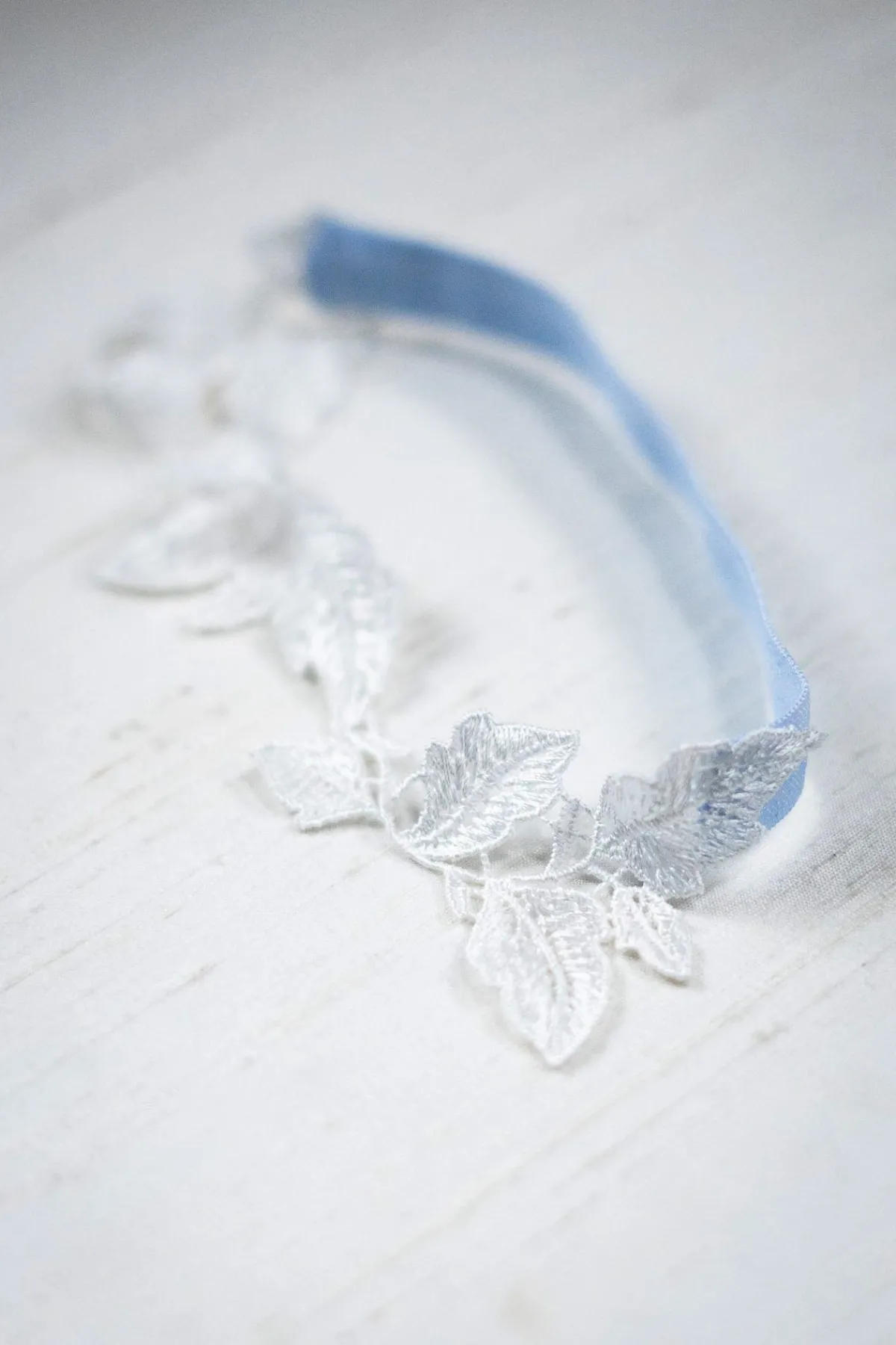 Strumpfband mit "Etwas Blauem" im Botanik Stil – Tempête<Davie & Chiyo