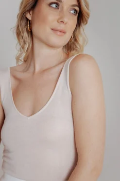 V-Ausschnitt Top aus Viskose-Seide in Nude<Montagut