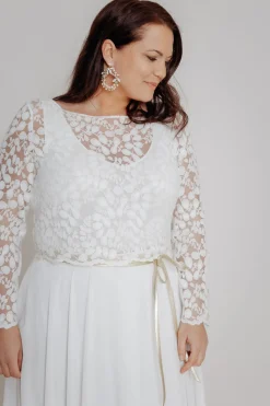 V-Ausschnitt Top aus Viskose-Seide in Ivory - noni Curvy<Montagut Online
