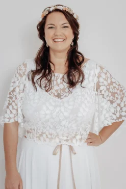 V-Ausschnitt Top aus Viskose-Seide in Ivory - noni Curvy<Montagut Online