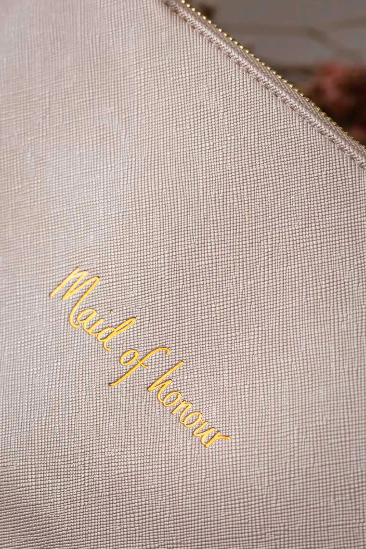 Vegane Clutch mit goldenem Schriftzug "Maid of honour" –<Katie Loxton Hot