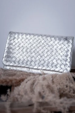 Weißgoldene Leder-Clutch in Flechtoptik –<Abro Clearance
