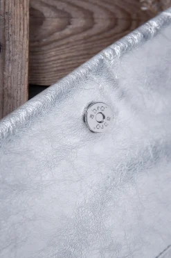 Weißgoldene Leder-Clutch in Flechtoptik –<Abro Clearance