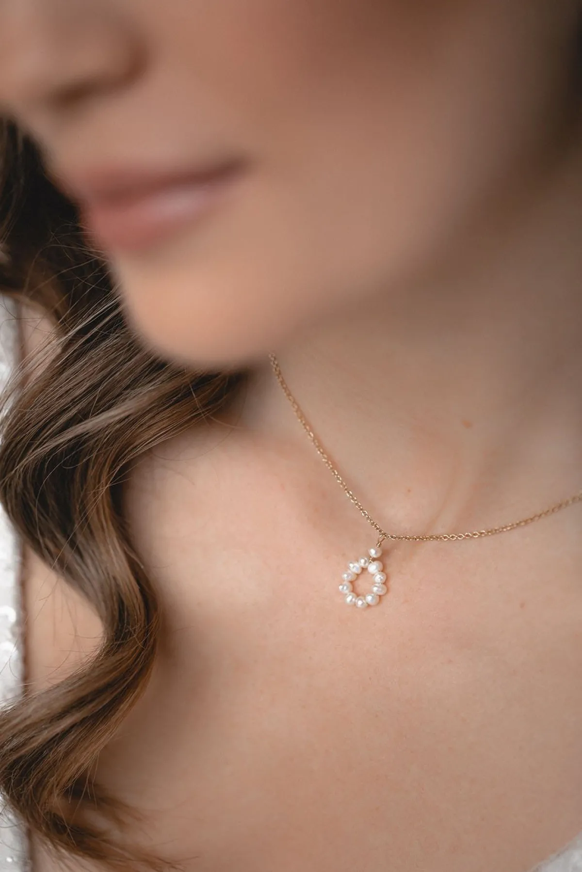 Zarte Braut Halskette mit rundem Perlen Anhänger – Circle Of Love<Juvelan Discount