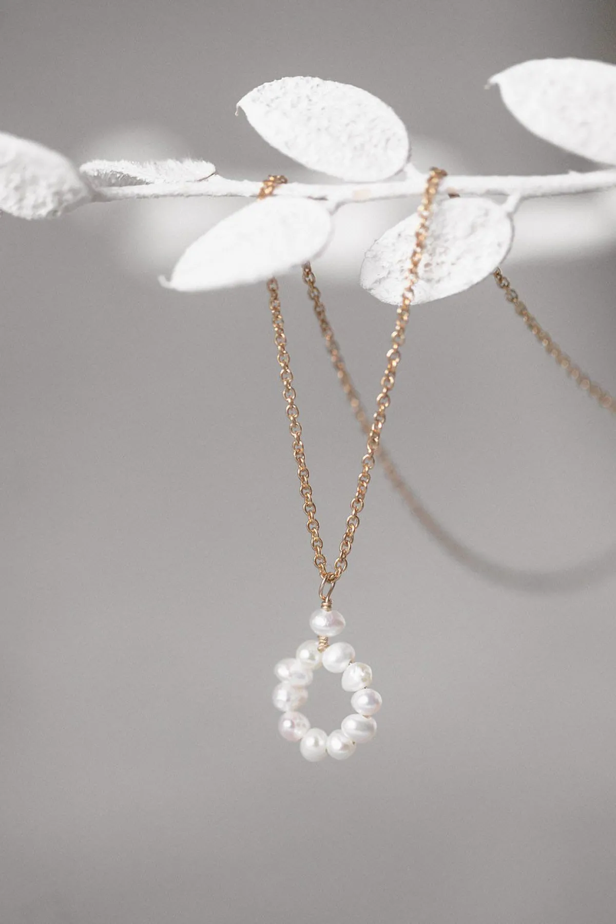 Zarte Braut Halskette mit rundem Perlen Anhänger – Circle Of Love<Juvelan Discount