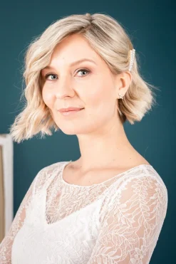Zierliche Braut Ohrstecker mit Kristallen und Perlen - Simply Delightful<Juvelan Online
